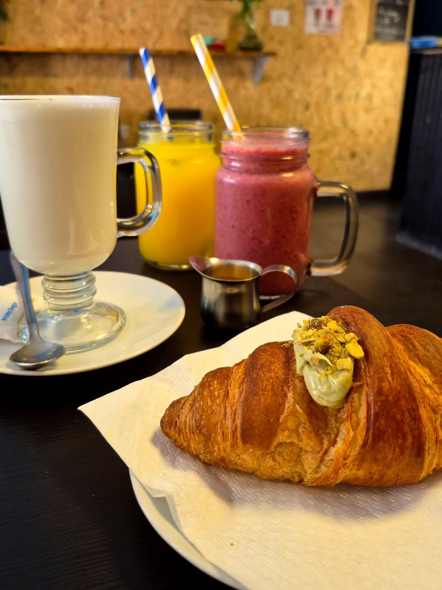 Fresh smoothies, drinks and a croissant